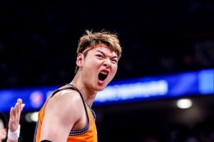 狂砍29分14篮板！朱芳雨：我真以为昨晚王哲林是十年前的王哲林