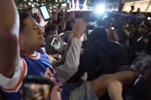 纽约观赛派对骚乱 警察出动被嘲：萨克麦迪克~不得不动用防暴喷雾