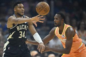 字母哥去湖人？解说：湖人没有合适的筹码 但骑士有 莫布里就挺好