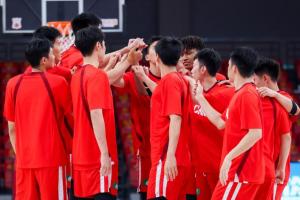 直播吧：男篮21日热身赛对手澳大利亚阵容多是年轻人 超新星在列